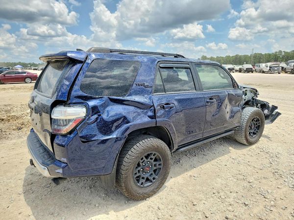 2024 TOYOTA 4RUNNER TRD offroad