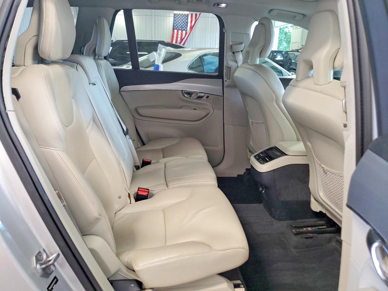 2017 VOLVO XC90 Momentum