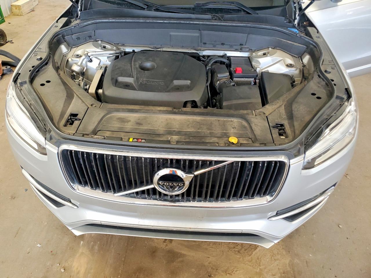 2017 VOLVO XC90 Momentum