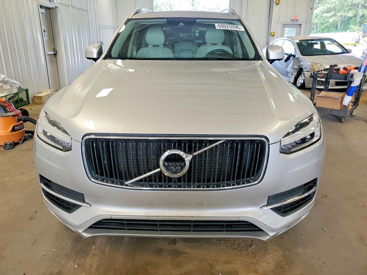 2017 VOLVO XC90 Momentum