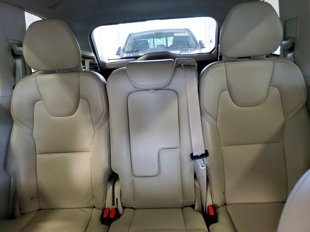 2017 VOLVO XC90 Momentum