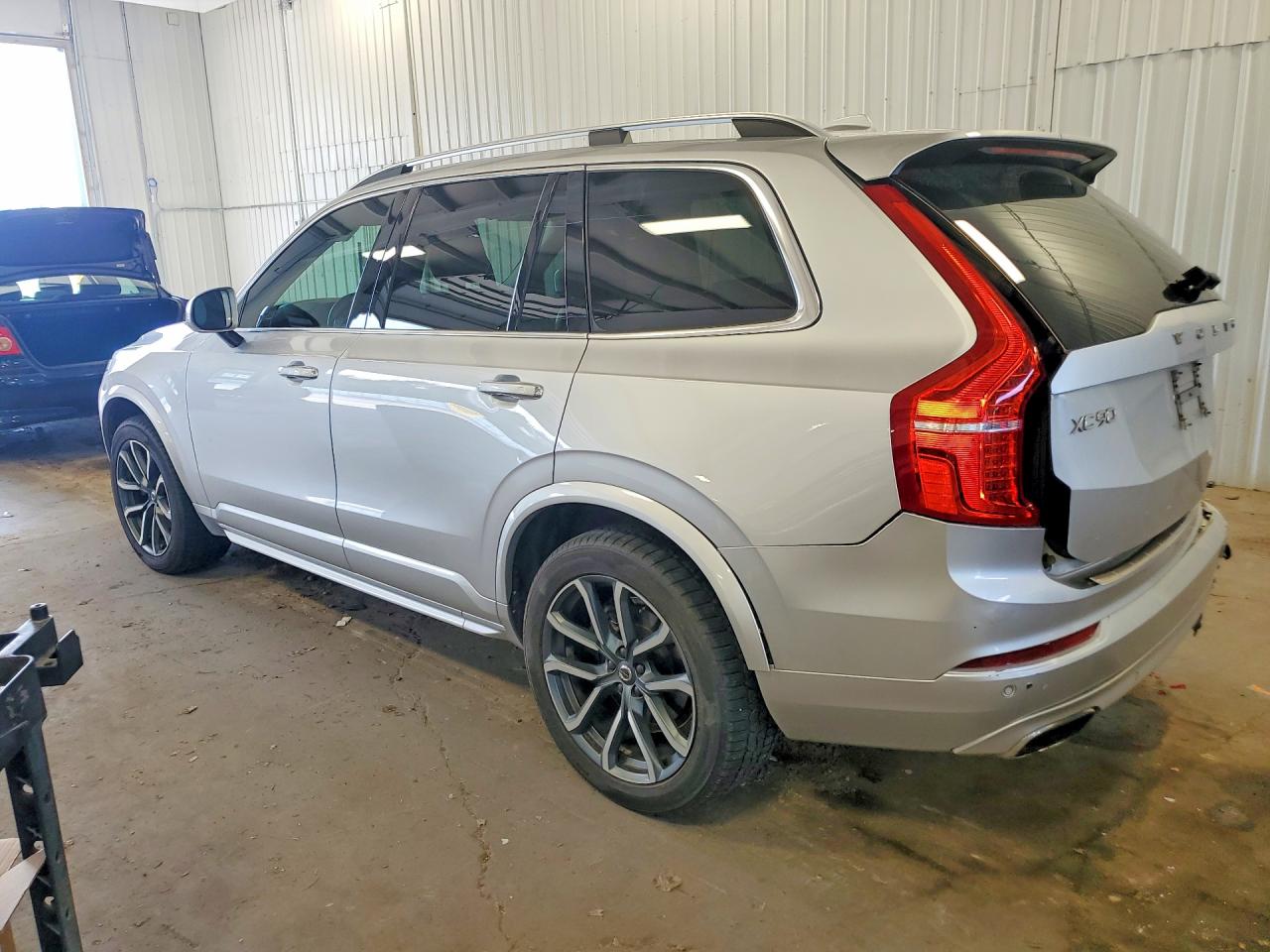 2017 VOLVO XC90 Momentum