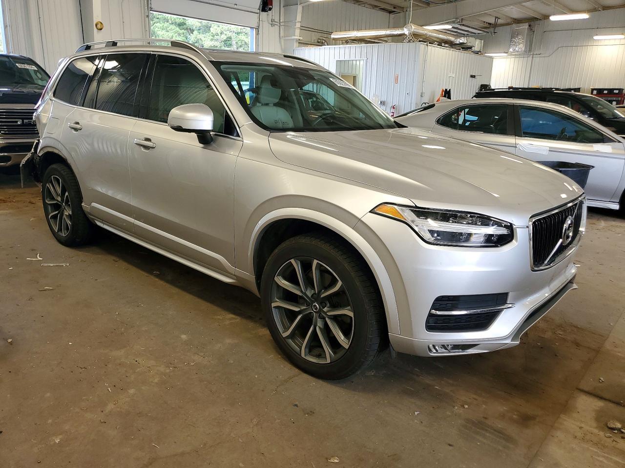 2017 VOLVO XC90 Momentum
