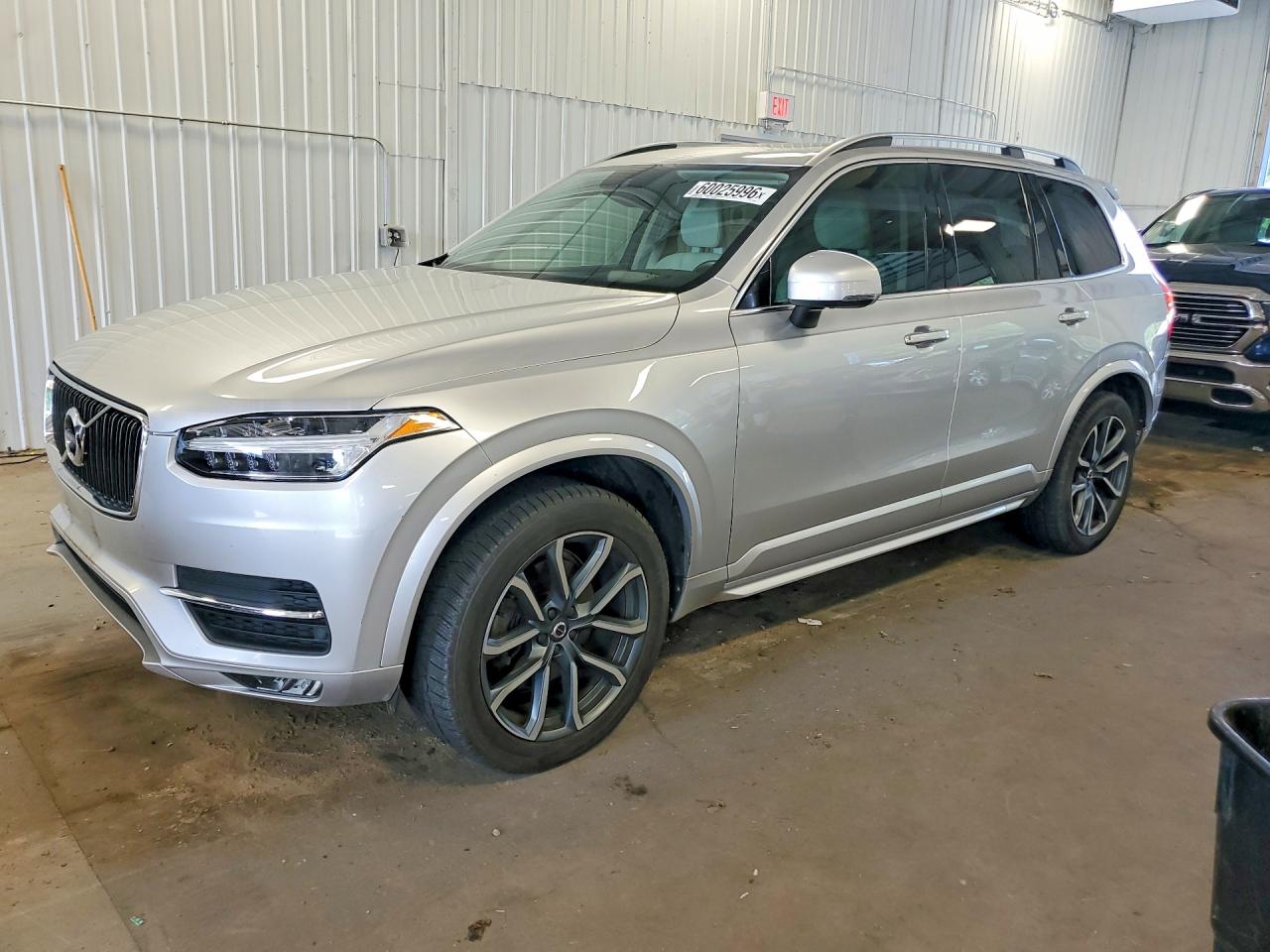 2017 VOLVO XC90 Momentum