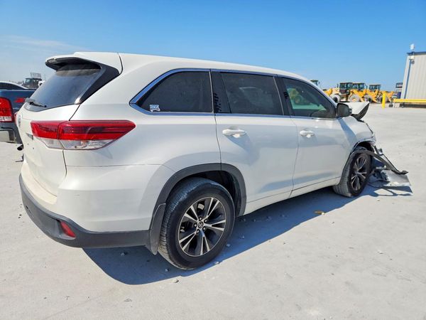 2018 TOYOTA HIGHLANDER LE/LE Plus