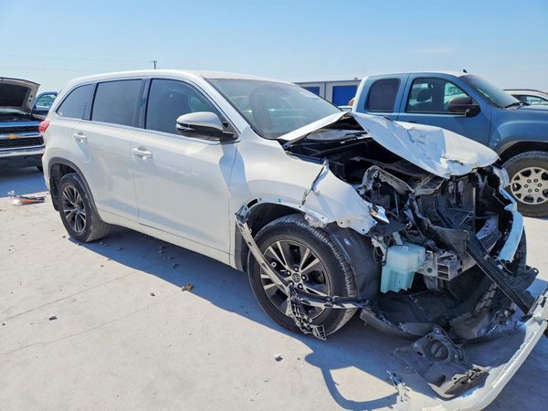 2018 TOYOTA HIGHLANDER LE/LE Plus