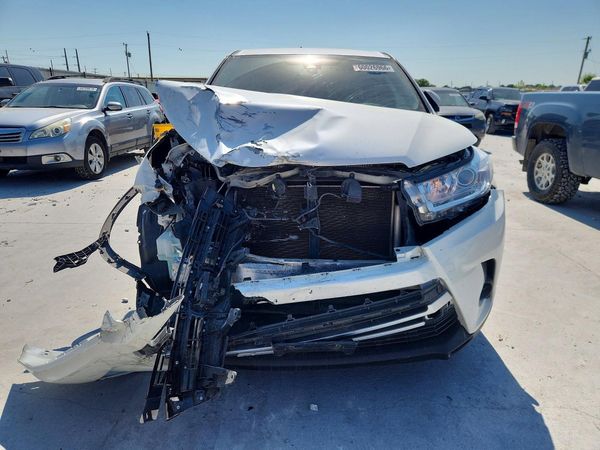2018 TOYOTA HIGHLANDER LE/LE Plus