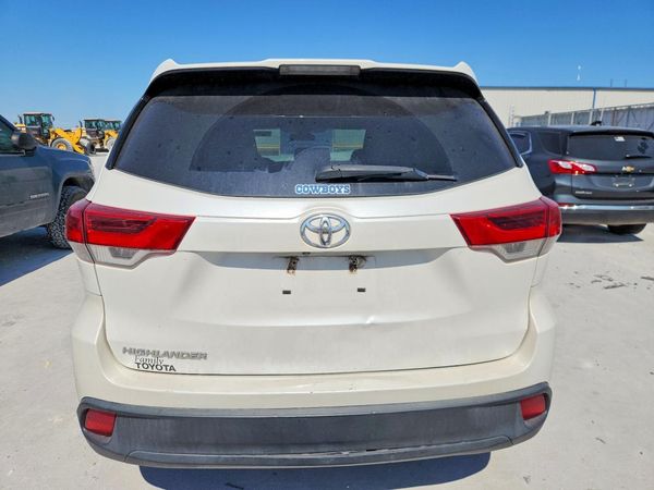 2018 TOYOTA HIGHLANDER LE/LE Plus