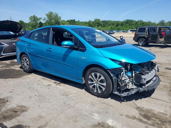 2020 TOYOTA PRIUS — Passenger 3/4