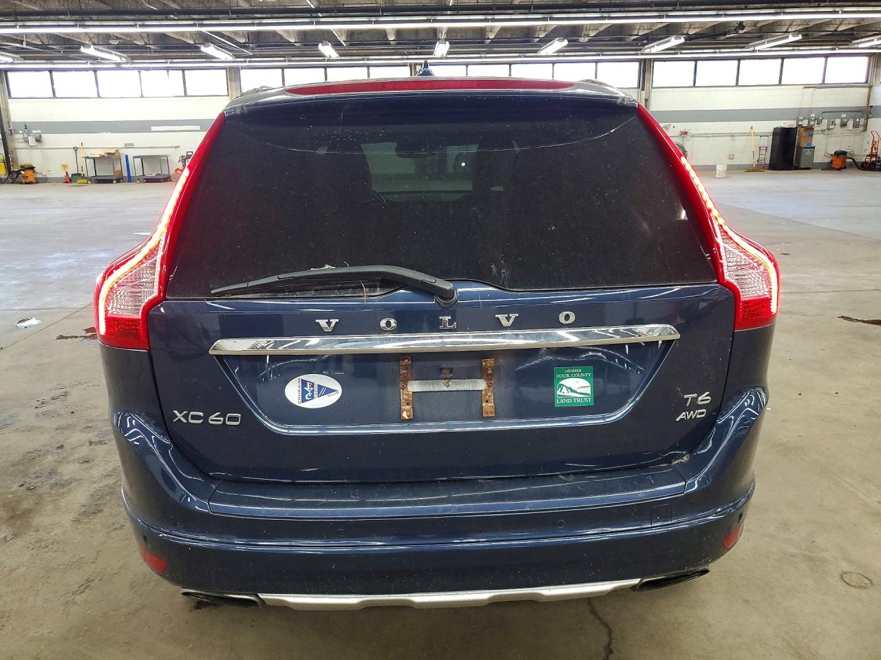 2015 VOLVO XC60 Platinum (non R design)