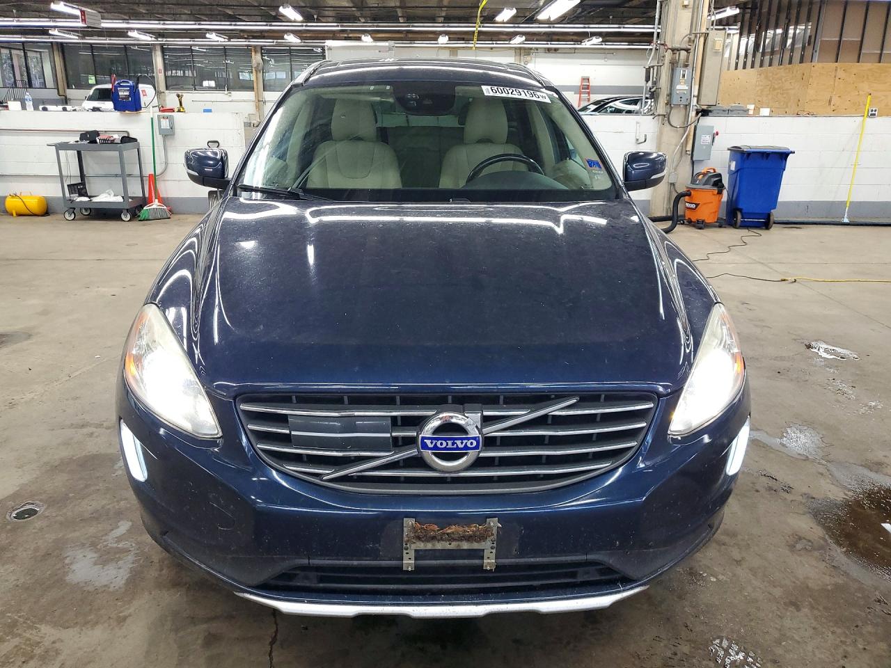 2015 VOLVO XC60 Platinum (non R design)