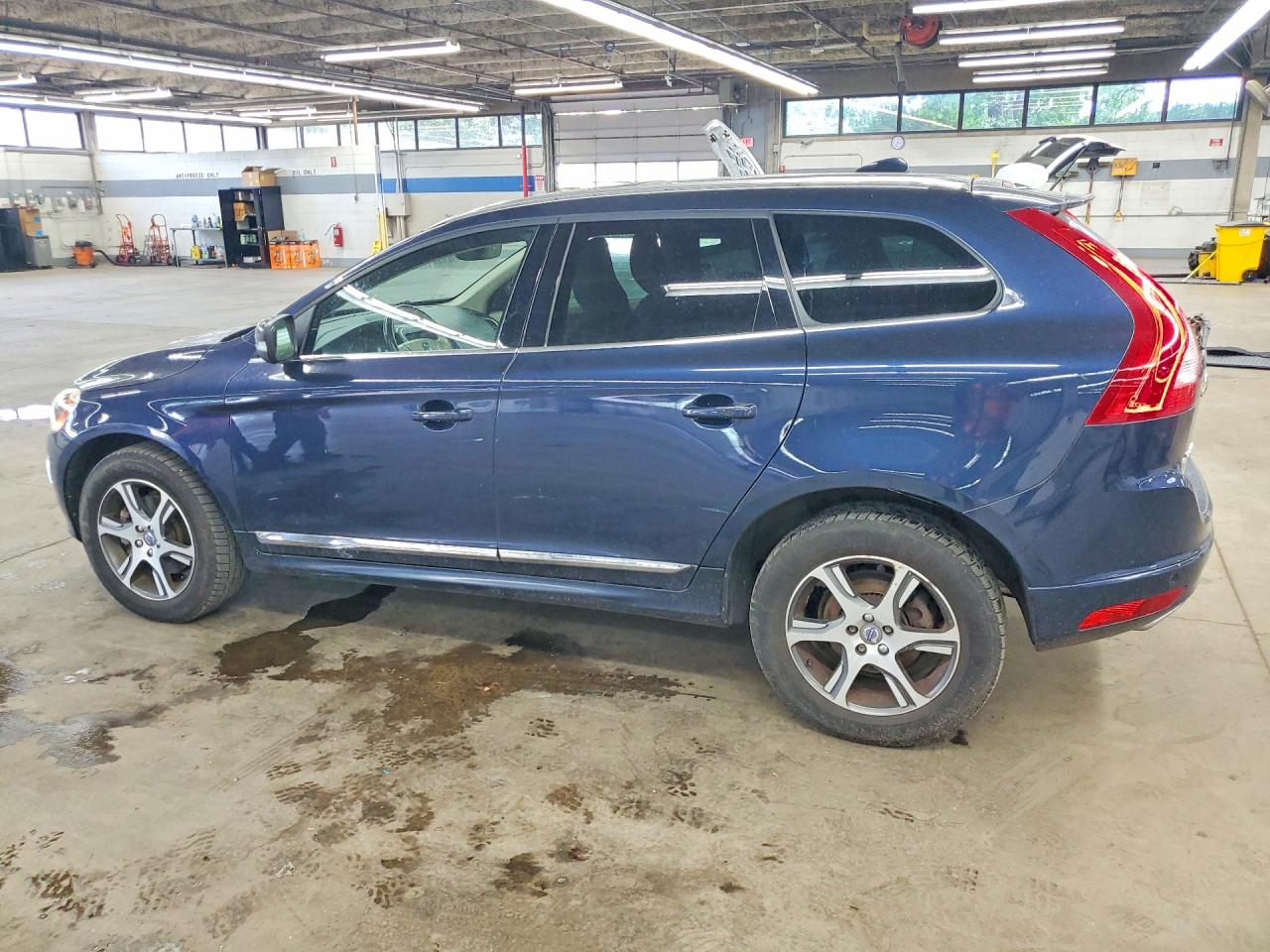 2015 VOLVO XC60 Platinum (non R design)