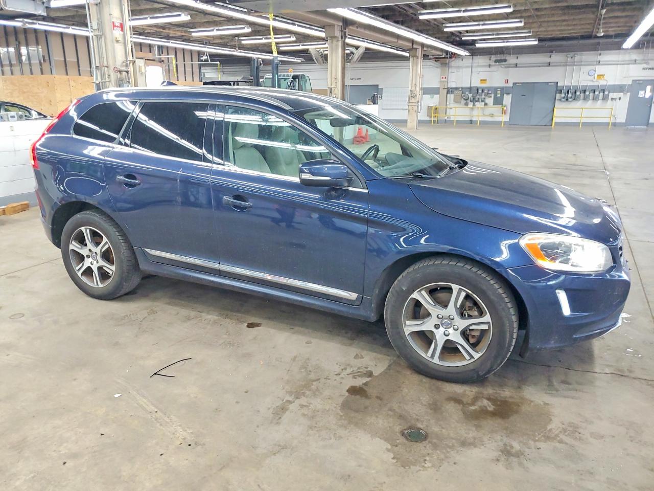 2015 VOLVO XC60 Platinum (non R design)