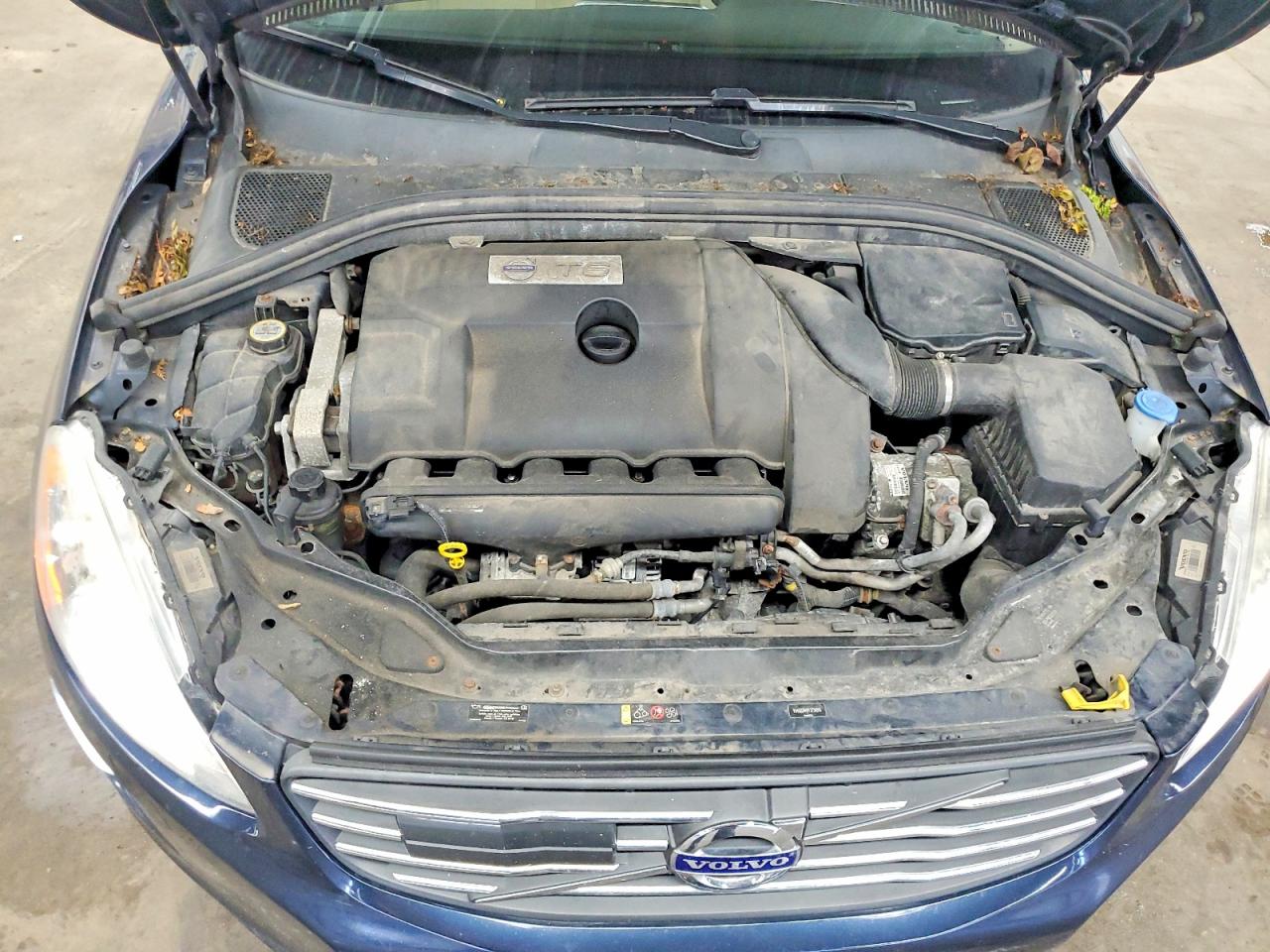 2015 VOLVO XC60 Platinum (non R design)
