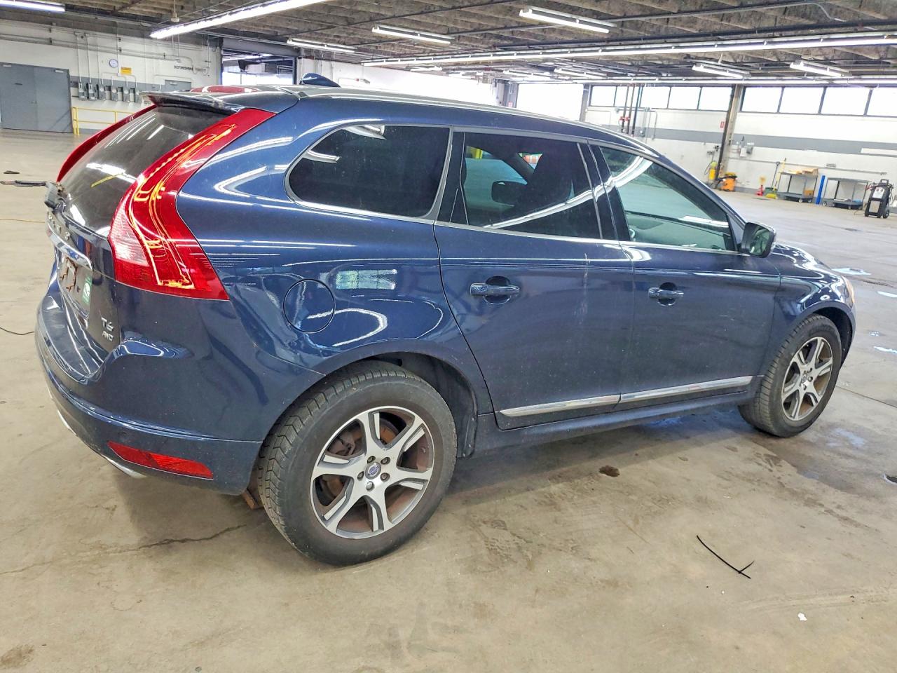 2015 VOLVO XC60 Platinum (non R design)