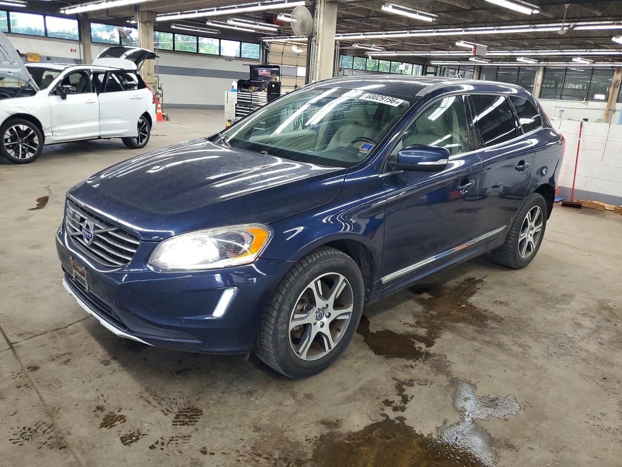 2015 VOLVO XC60 Platinum (non R design)