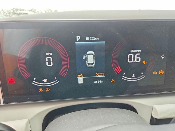 2026 HYUNDAI TUCSON SE