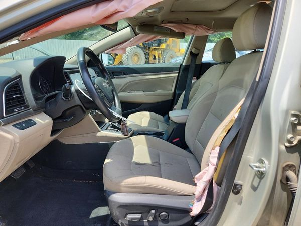 2017 HYUNDAI ELANTRA — DENT