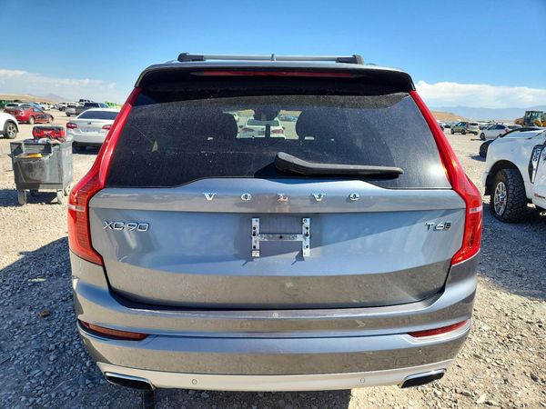 2020 VOLVO XC90 Momentum
