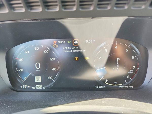 2020 VOLVO XC90 Momentum