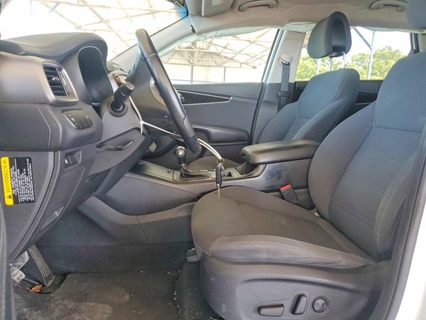 2016 KIA SORENTO L / LX