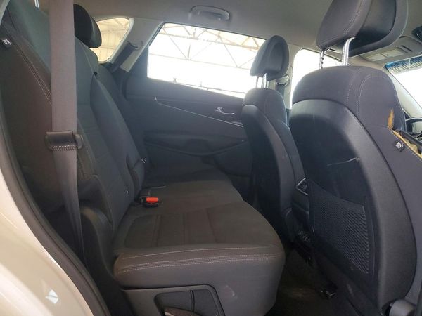 2016 KIA SORENTO L / LX