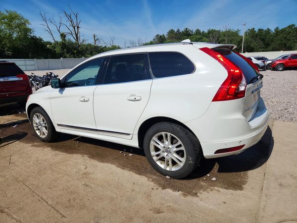 2015 VOLVO XC60 Premier (non R design)
