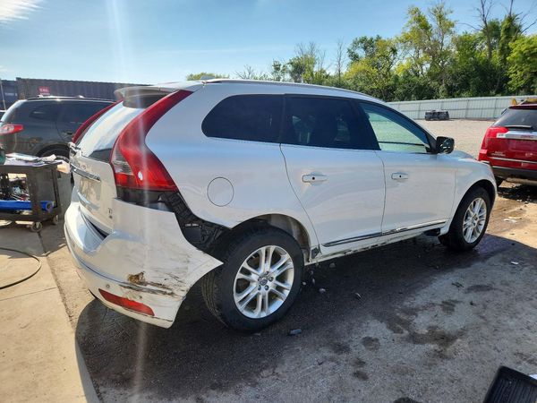 2015 VOLVO XC60 Premier (non R design)