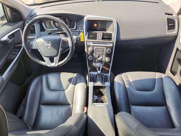 2015 VOLVO XC60 Premier (non R design)