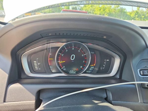 2015 VOLVO XC60 Premier (non R design)