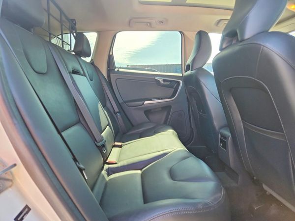 2015 VOLVO XC60 Premier (non R design)