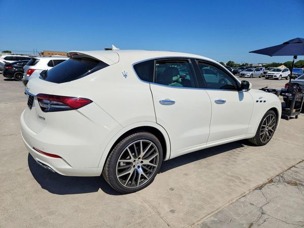 2022 MASERATI LEVANTE BASE/GT