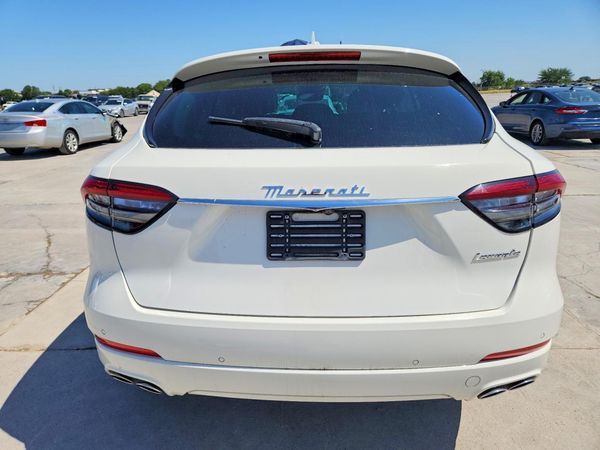 2022 MASERATI LEVANTE BASE/GT