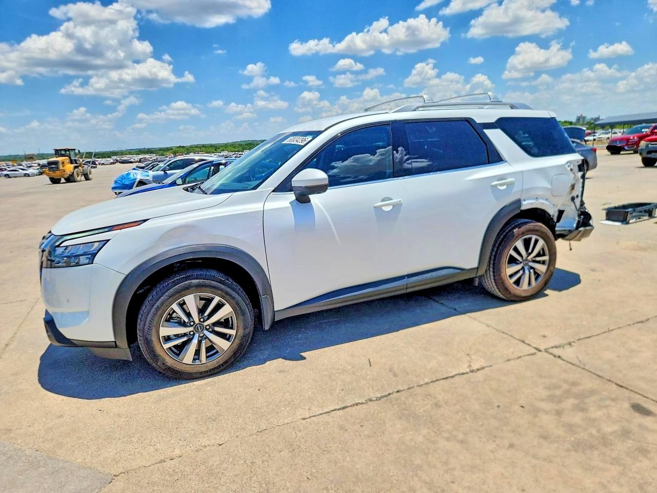 2025 NISSAN PATHFINDER SL