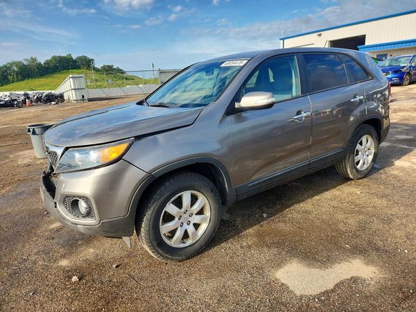 2013 KIA SORENTO Base / LX