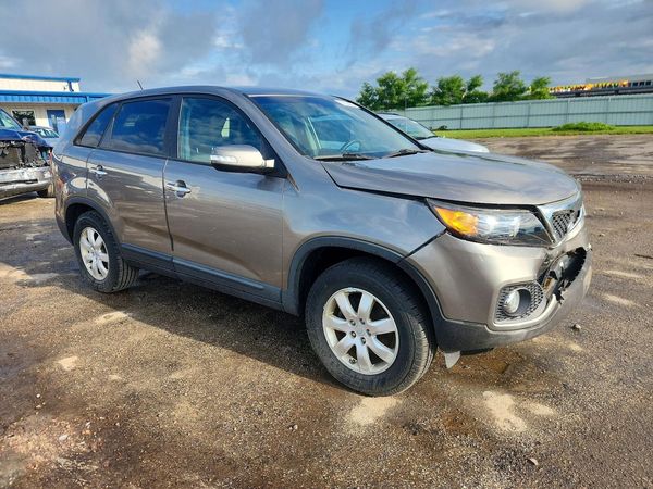2013 KIA SORENTO Base / LX