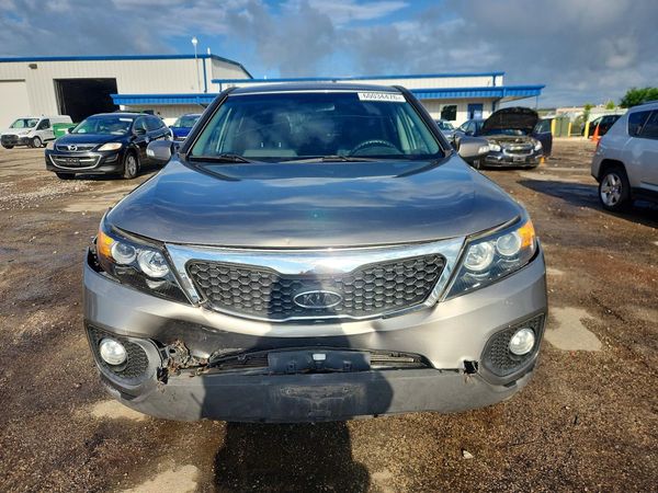 2013 KIA SORENTO Base / LX