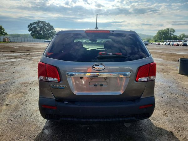 2013 KIA SORENTO Base / LX