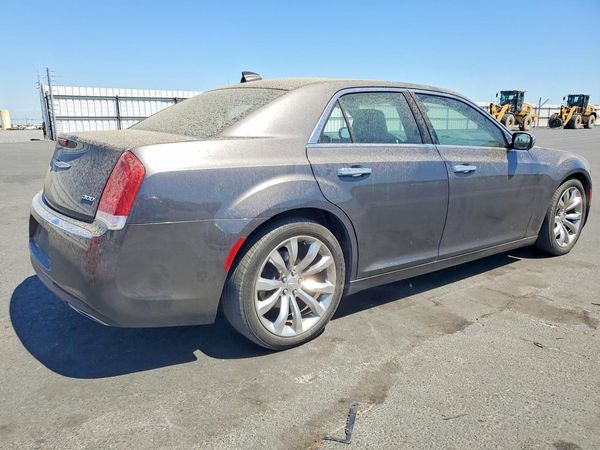 2019 CHRYSLER 300