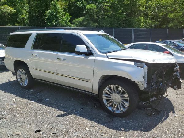 2017 CADILLAC ESCALADE ESV Platinum