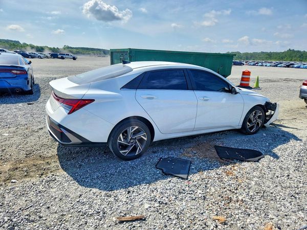 2024 HYUNDAI ELANTRA SEL w/ Convenience Pkg