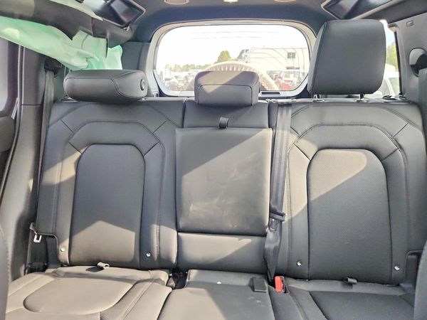 2026 LAND ROVER DEFENDER 110 X-Dynamic SE