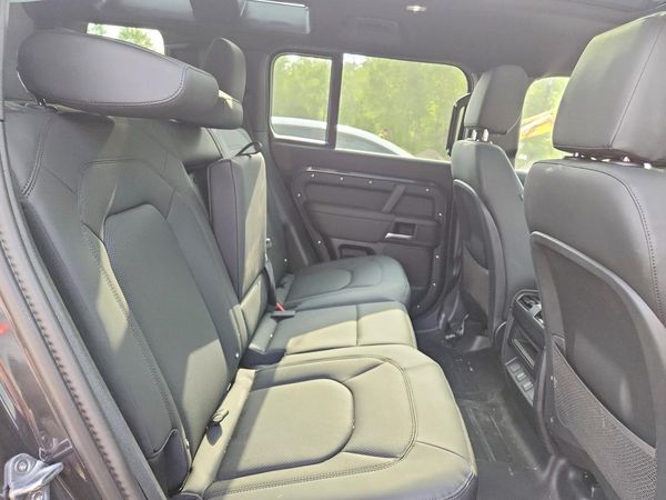 2026 LAND ROVER DEFENDER 110 X-Dynamic SE
