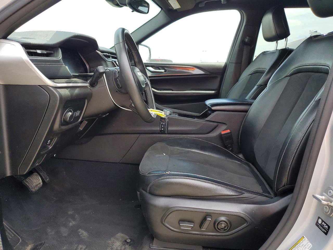 2023 JEEP GRAND CHEROKEE L LAREDO 4X4