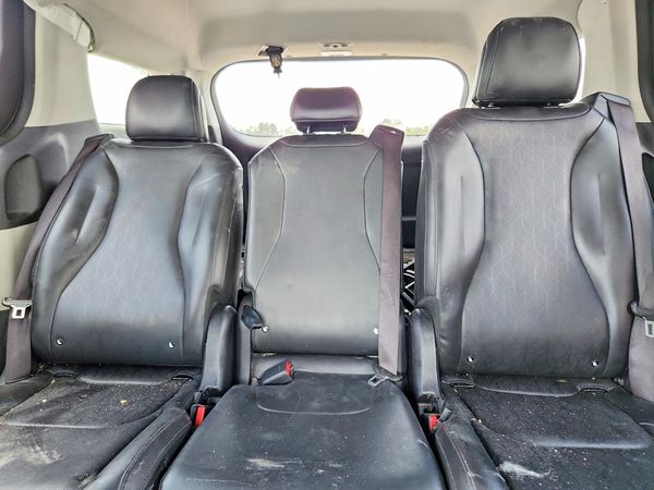 2022 KIA CARNIVAL LX, LX Seat Package