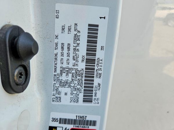 2023 TOYOTA TUNDRA SR5