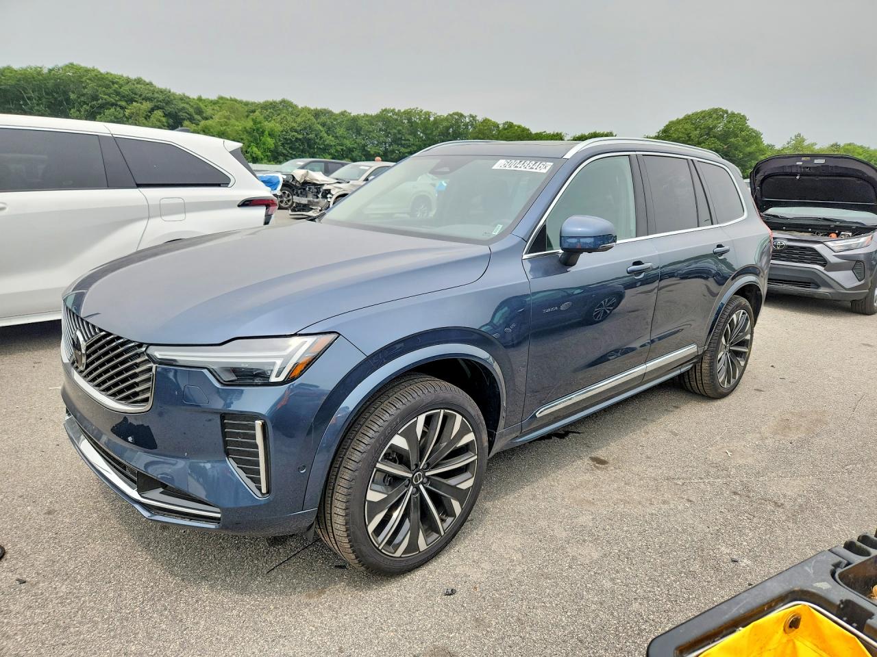 2026 VOLVO XC90 Plus Bright — Front 3/4
