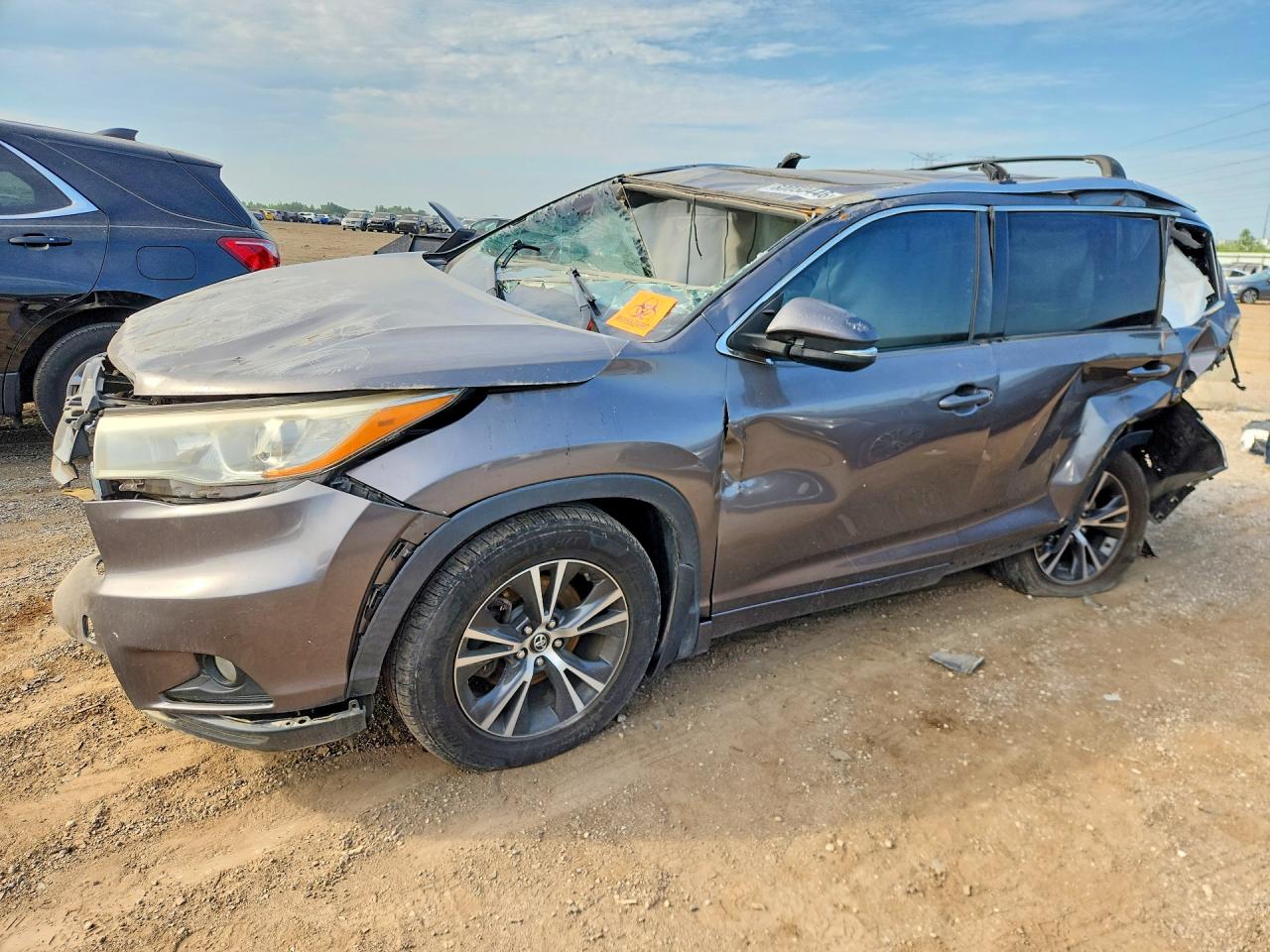 2016 TOYOTA HIGHLANDER Base/Hybrid — Front 3/4
