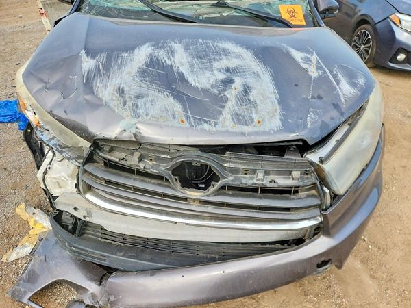2016 TOYOTA HIGHLANDER Base/Hybrid — Engine bay