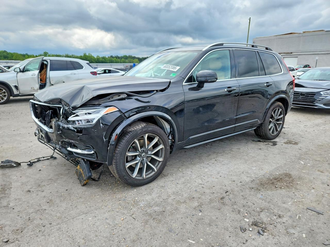 2017 VOLVO XC90 Momentum